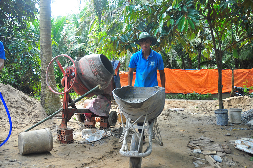 Chiến sỹ tình nguyện 'đội nắng' xây nhà giúp dân nghèo ảnh 10