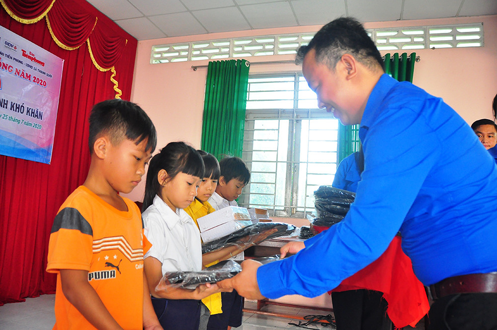 Khám bệnh cho người dân vùng sâu TP Cần Thơ ảnh 3