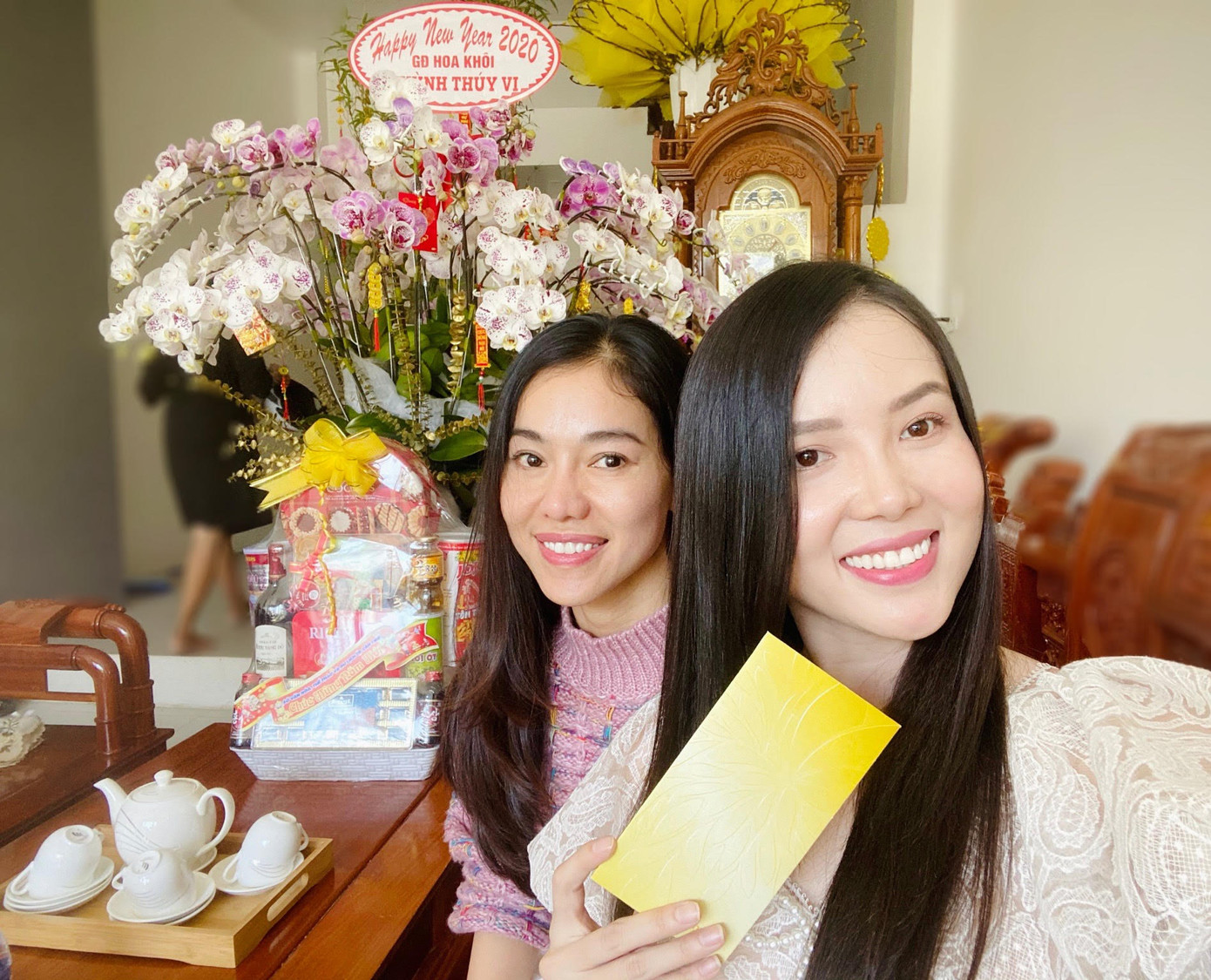 Hoa khôi Thúy Vi trang hoàng nhà rực rỡ đón xuân ảnh 6