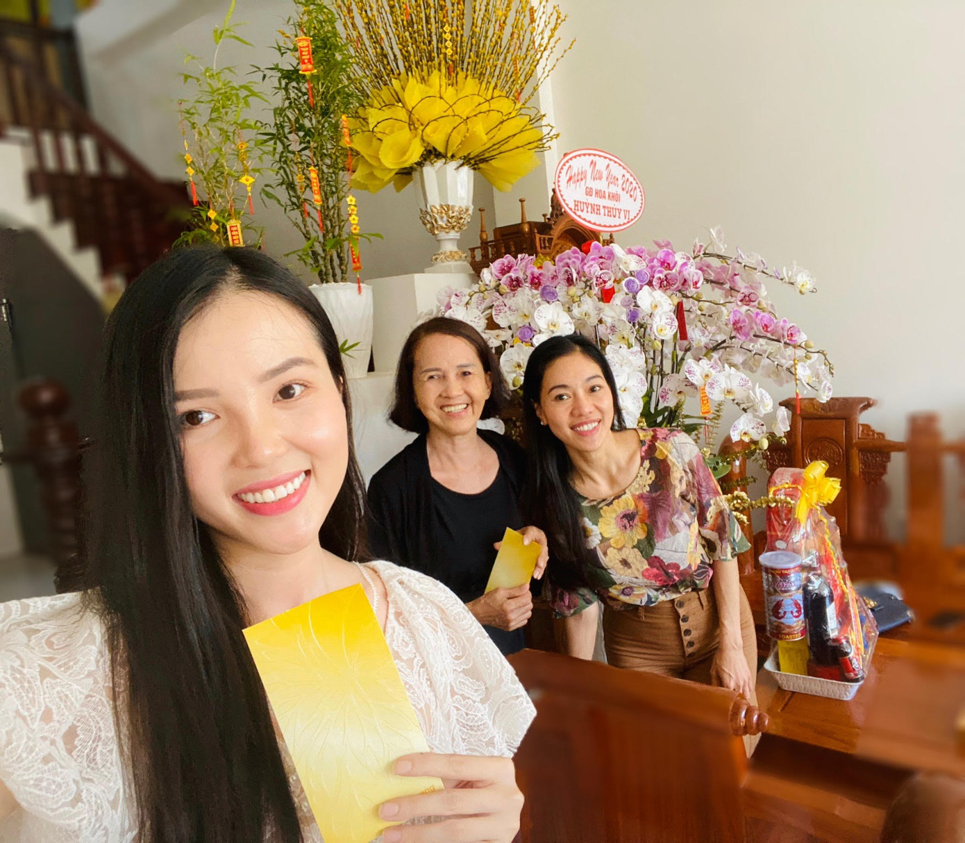 Hoa khôi Thúy Vi trang hoàng nhà rực rỡ đón xuân ảnh 7