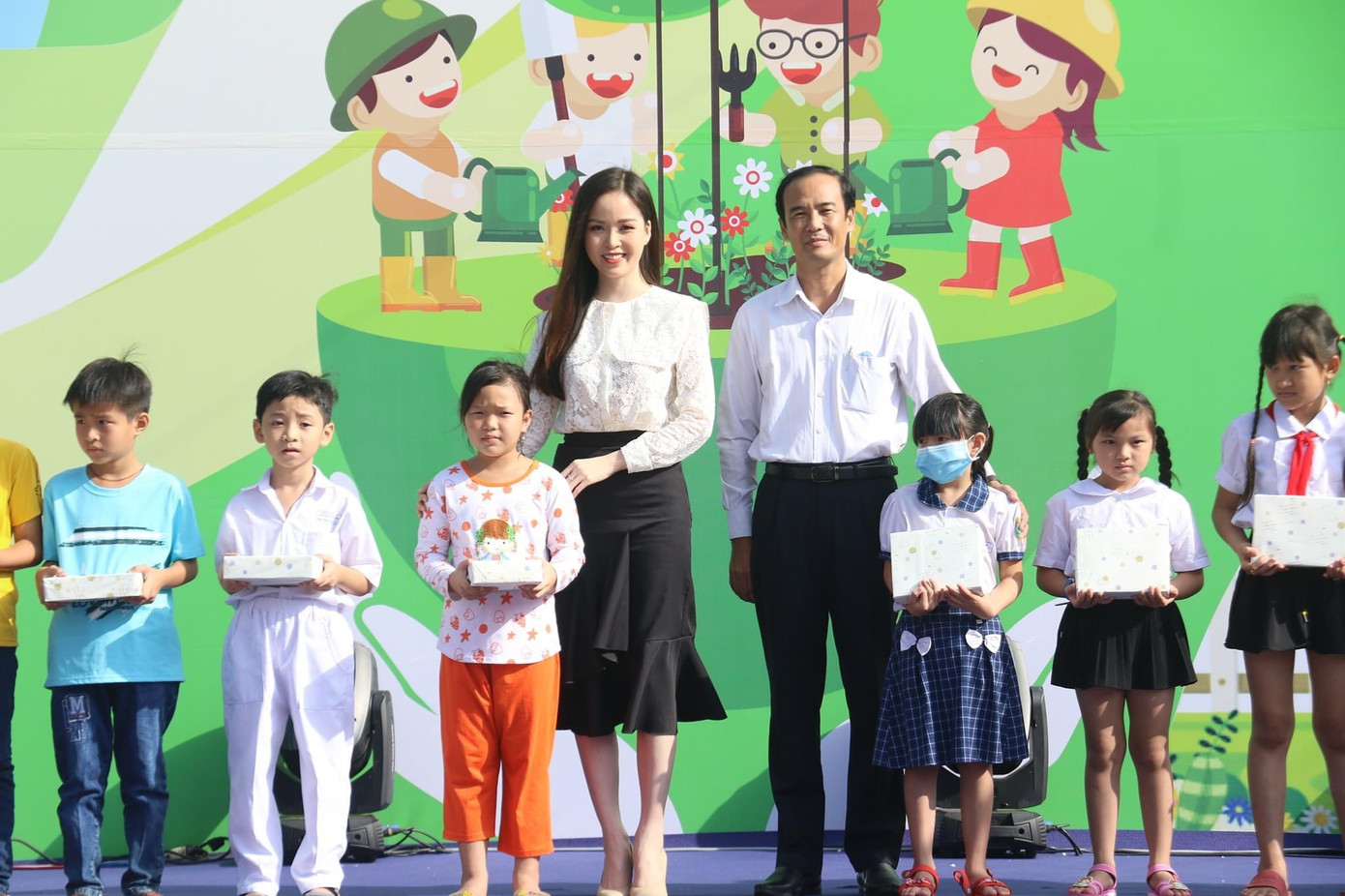 Sôi nổi ngày hội mang đồ nhựa đến đổi quà ảnh 15