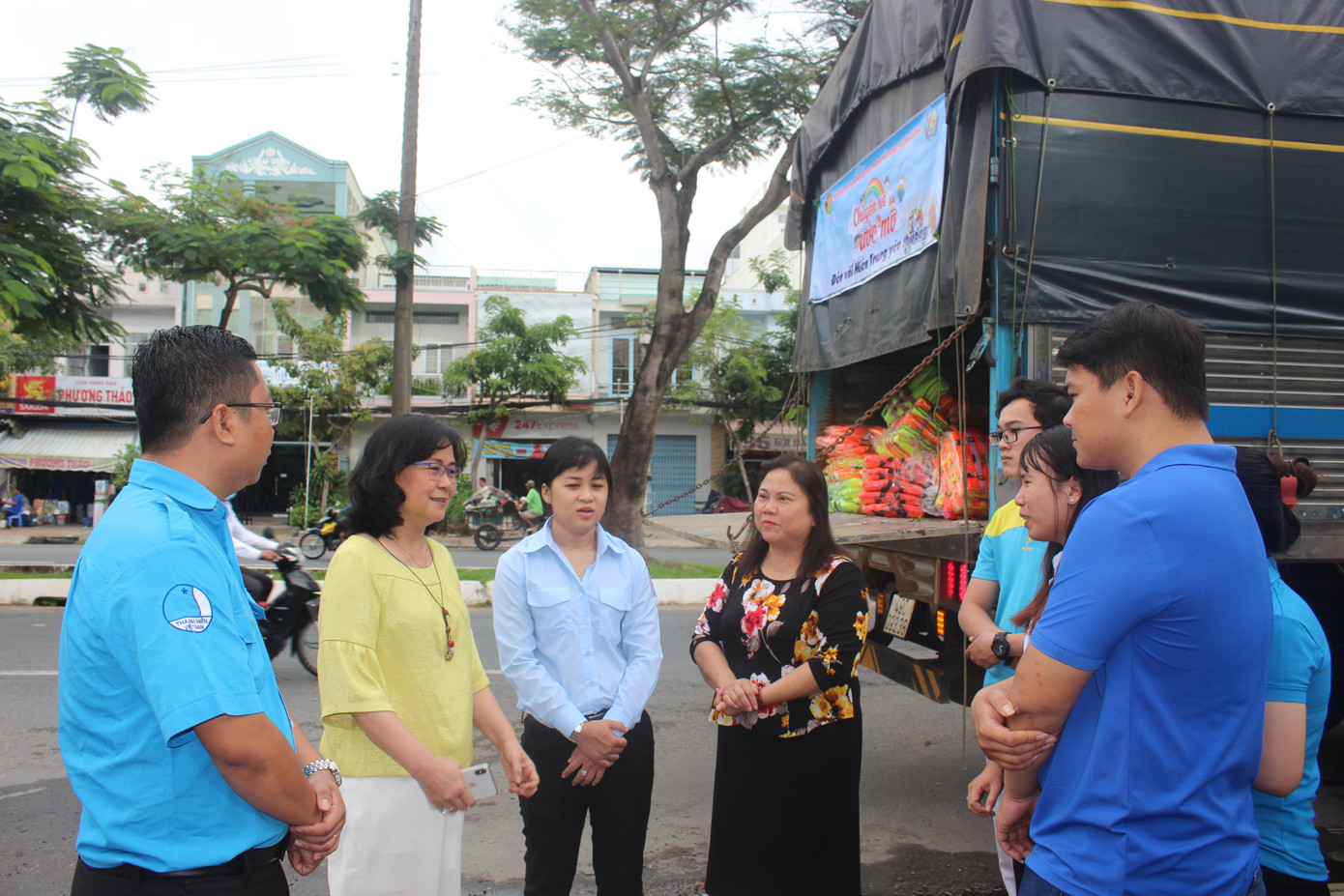 Chuyến xe của tuổi trẻ Cần Thơ đến với đồng bào miền Trung ảnh 2