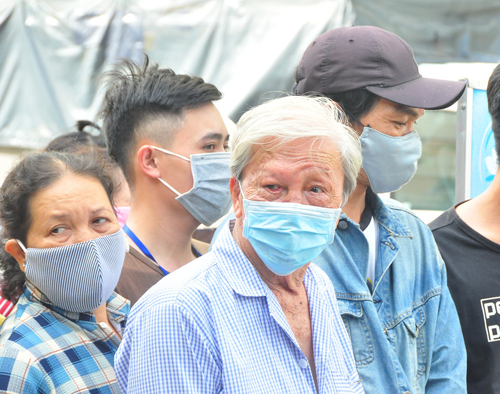 Ấm lòng bữa cơm dành cho bệnh nhân không về quê đón Tết ảnh 6