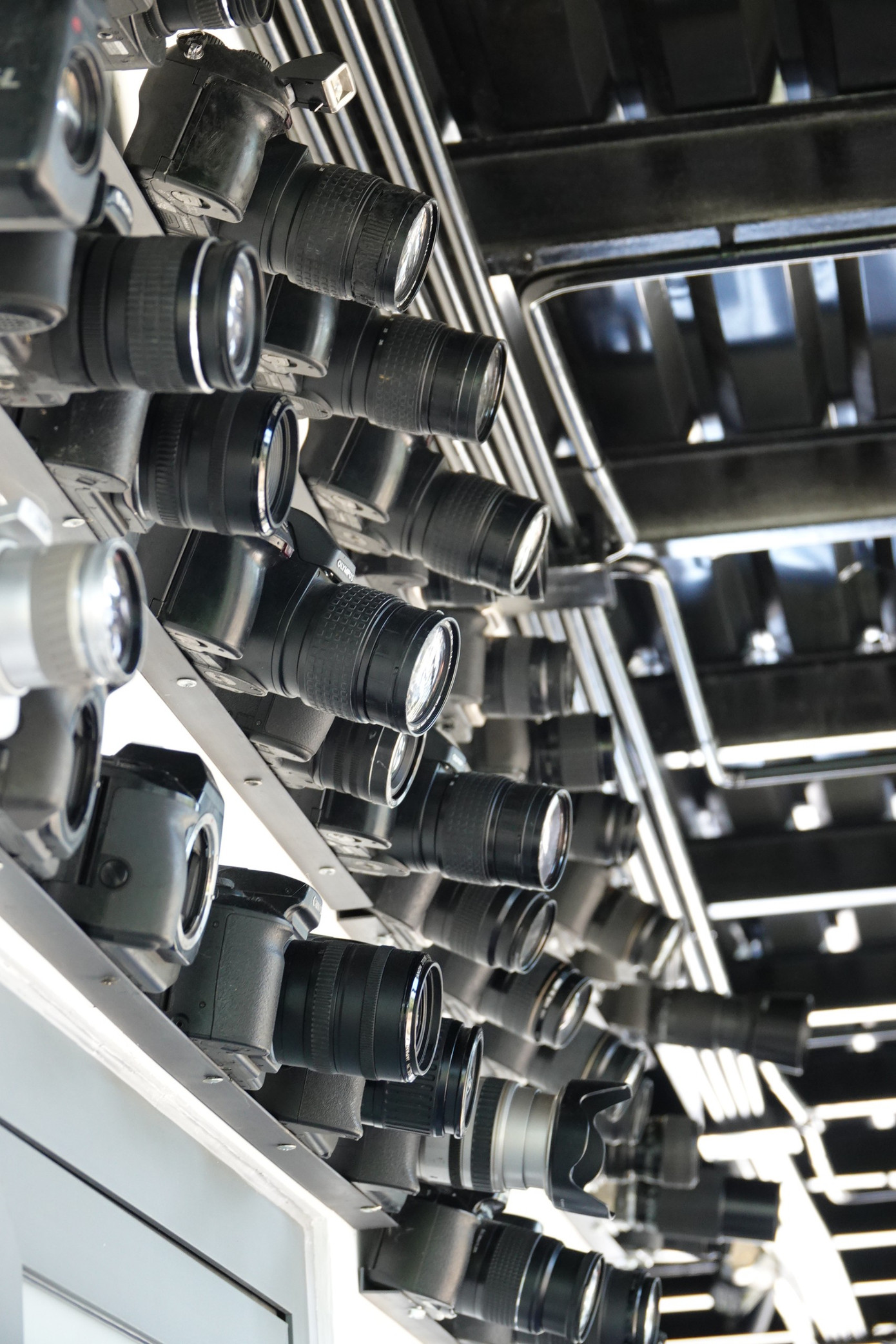 Lóa mắt với bộ sưu tập 600 máy ảnh của chàng trai ở miền Tây ảnh 14