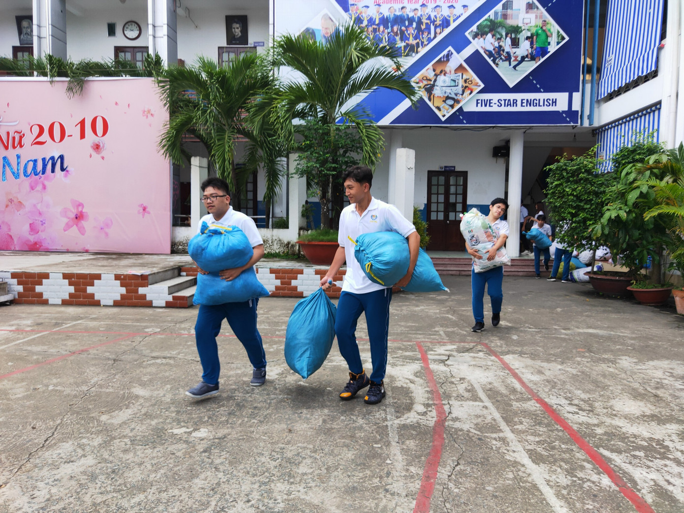 Chuyến xe ước mơ từ Cần Thơ tiếp tục hướng về đồng bào miền Trung ảnh 5