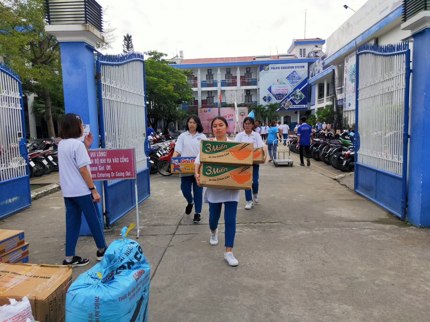 Chuyến xe ước mơ từ Cần Thơ tiếp tục hướng về đồng bào miền Trung ảnh 4