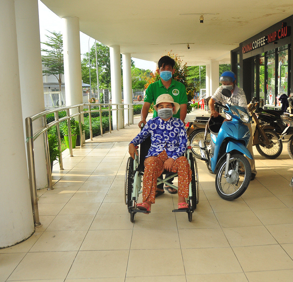 Trao quà Tết cho tiểu thương chợ nổi Cái Răng ảnh 9