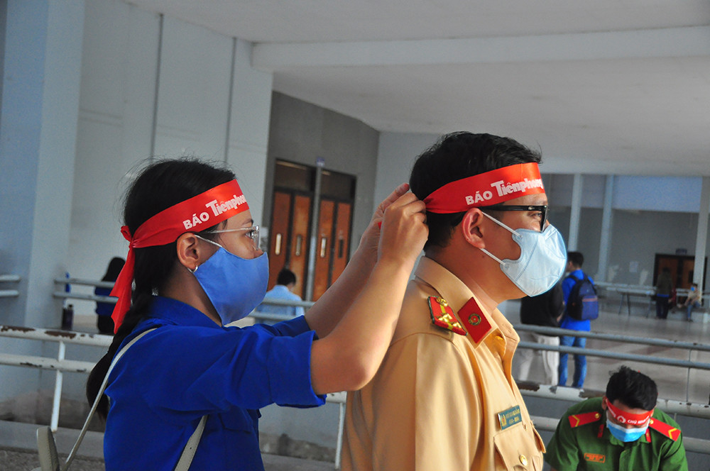 Hàng trăm bạn trẻ sôi nổi hiến máu tại trường ĐH An Giang ảnh 11