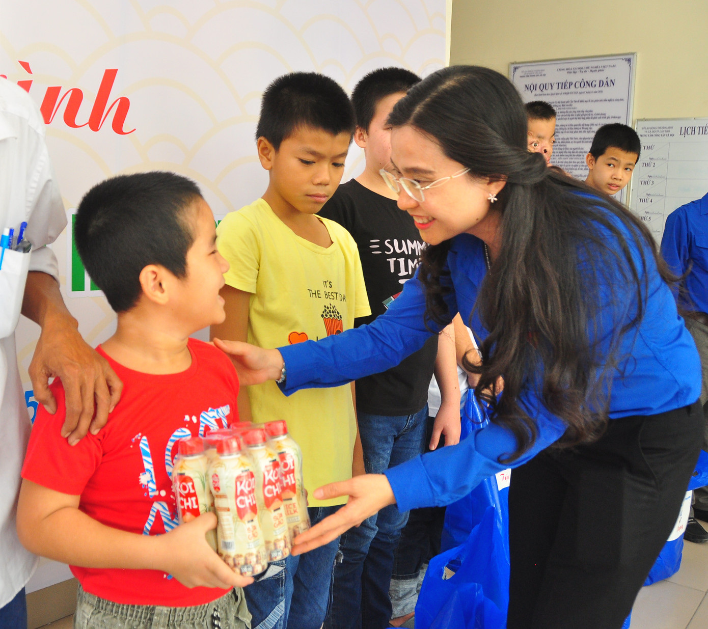 Bí thư Trung ương Đoàn tặng quà cho thiếu nhi Cần Thơ ảnh 3