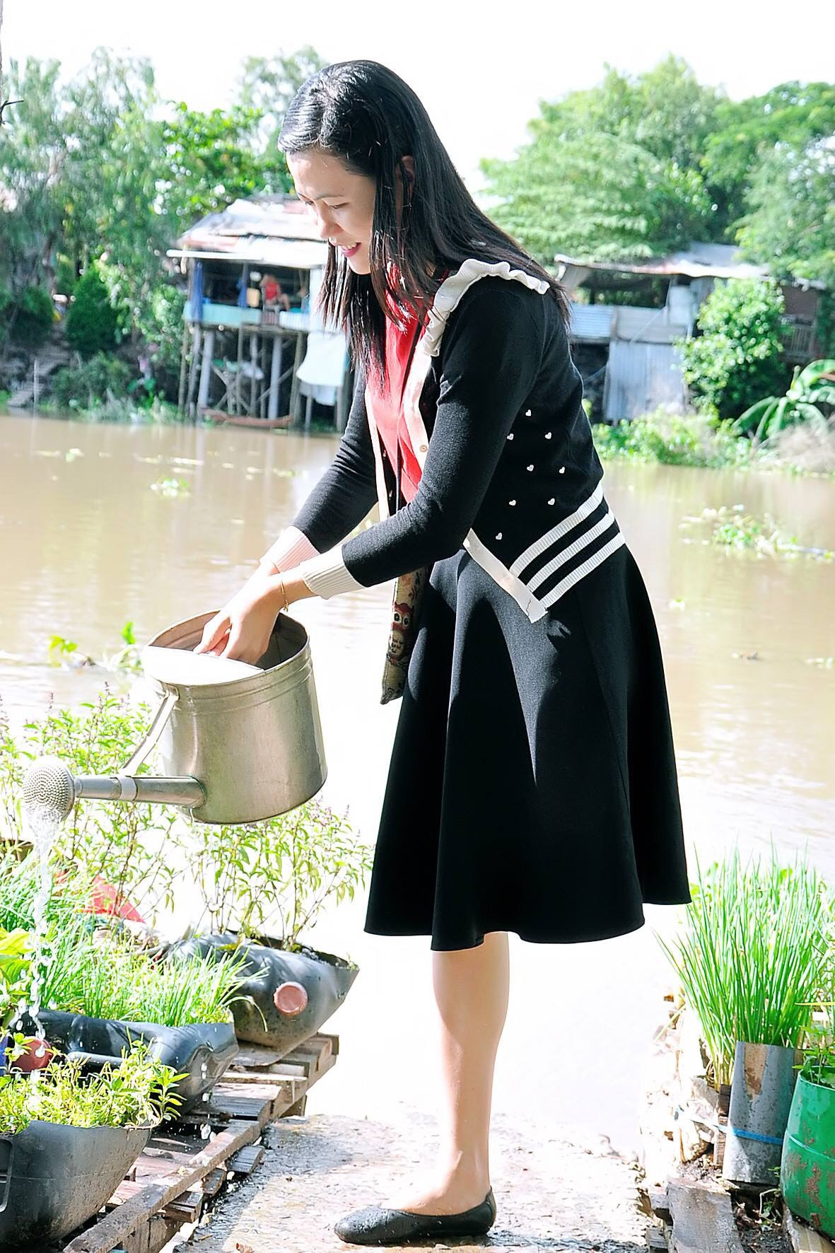 Cô giáo một chân đầy nhiệt huyết say mê thiện nguyện ảnh 4