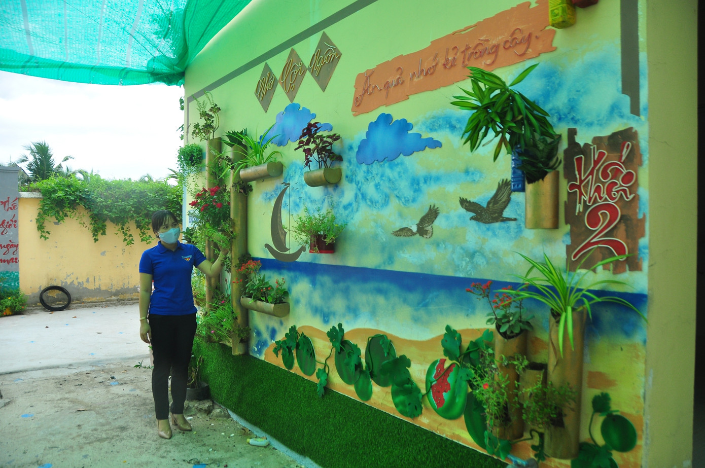 Biến bức tường cũ thành bức tranh đầy màu sắc giữa mùa dịch COVID - 19 ảnh 4