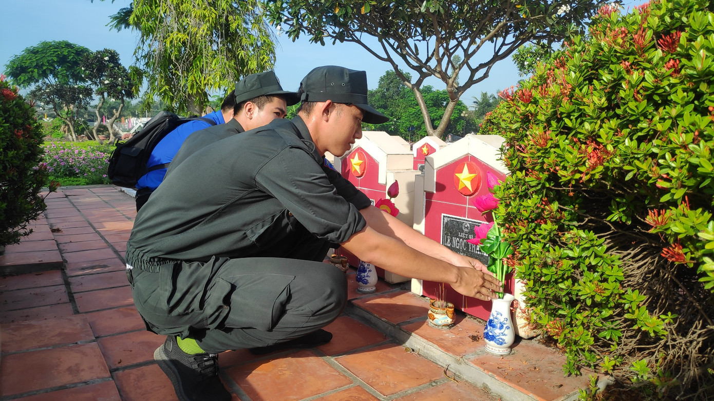 Tuổi trẻ An Giang tri ân anh hùng liệt sỹ ảnh 9