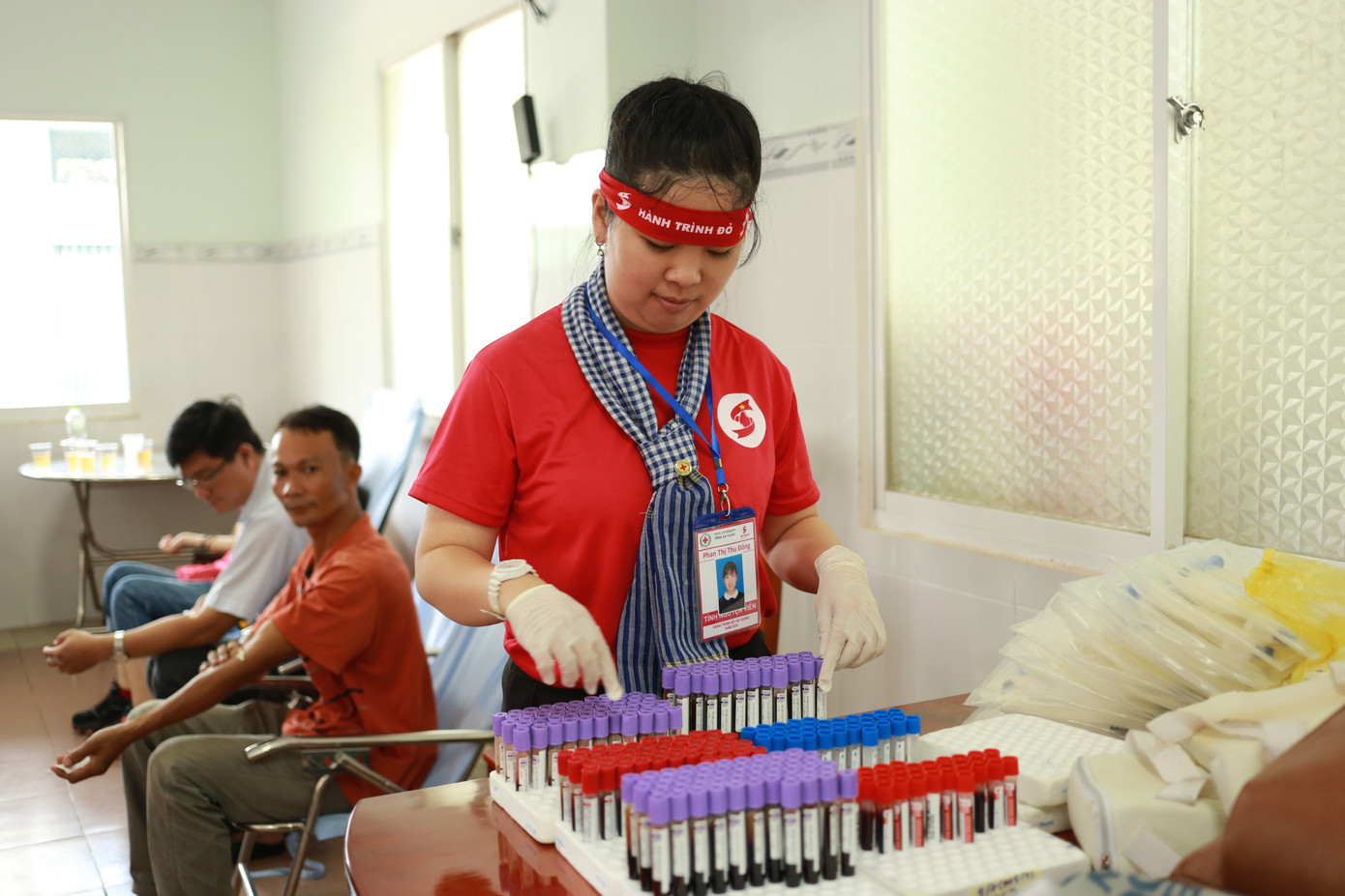 Nhiều hoạt động ý nghĩa của Hành trình Đỏ tại quê hương Bác Tôn ảnh 6