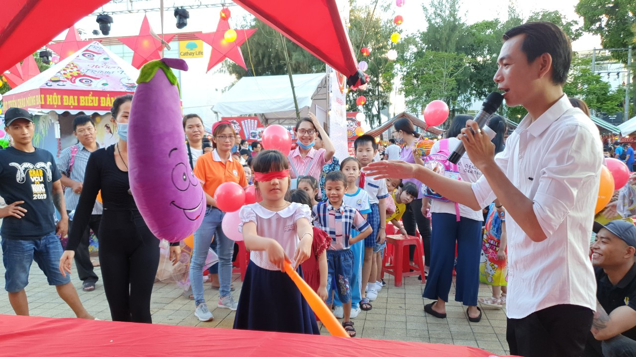 Hàng nghìn phần quà đến với trẻ em ĐBSCL vui Trung thu ảnh 4