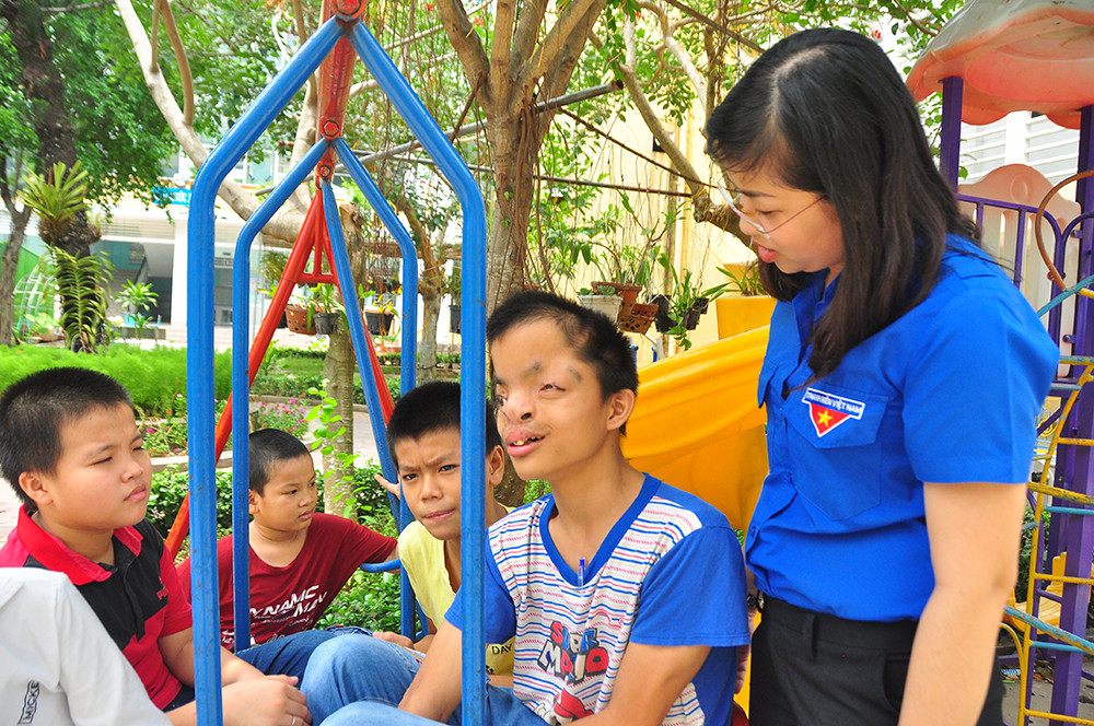 Bí thư Trung ương Đoàn tặng quà cho thiếu nhi Cần Thơ ảnh 7