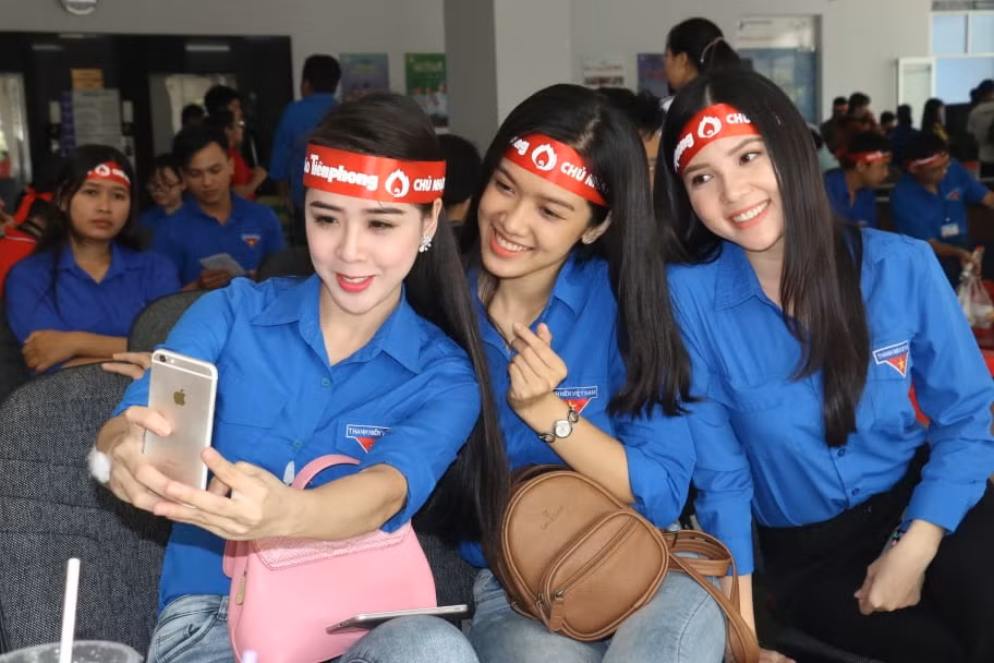 Nhiều hoa khôi, doanh nghiệp tham gia Chủ nhật Đỏ ở Cần Thơ ảnh 2