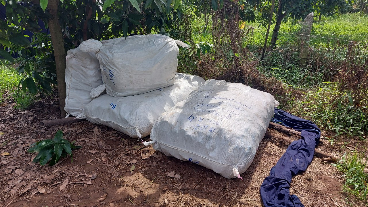 Cận cảnh muôn kiểu tuồn hàng lậu qua biên giới mùa nước nổi ảnh 4