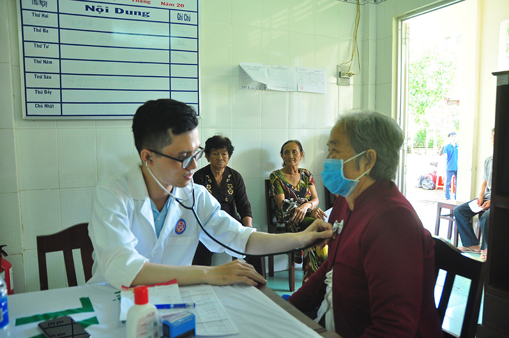 Khám bệnh cho người dân vùng sâu TP Cần Thơ ảnh 16