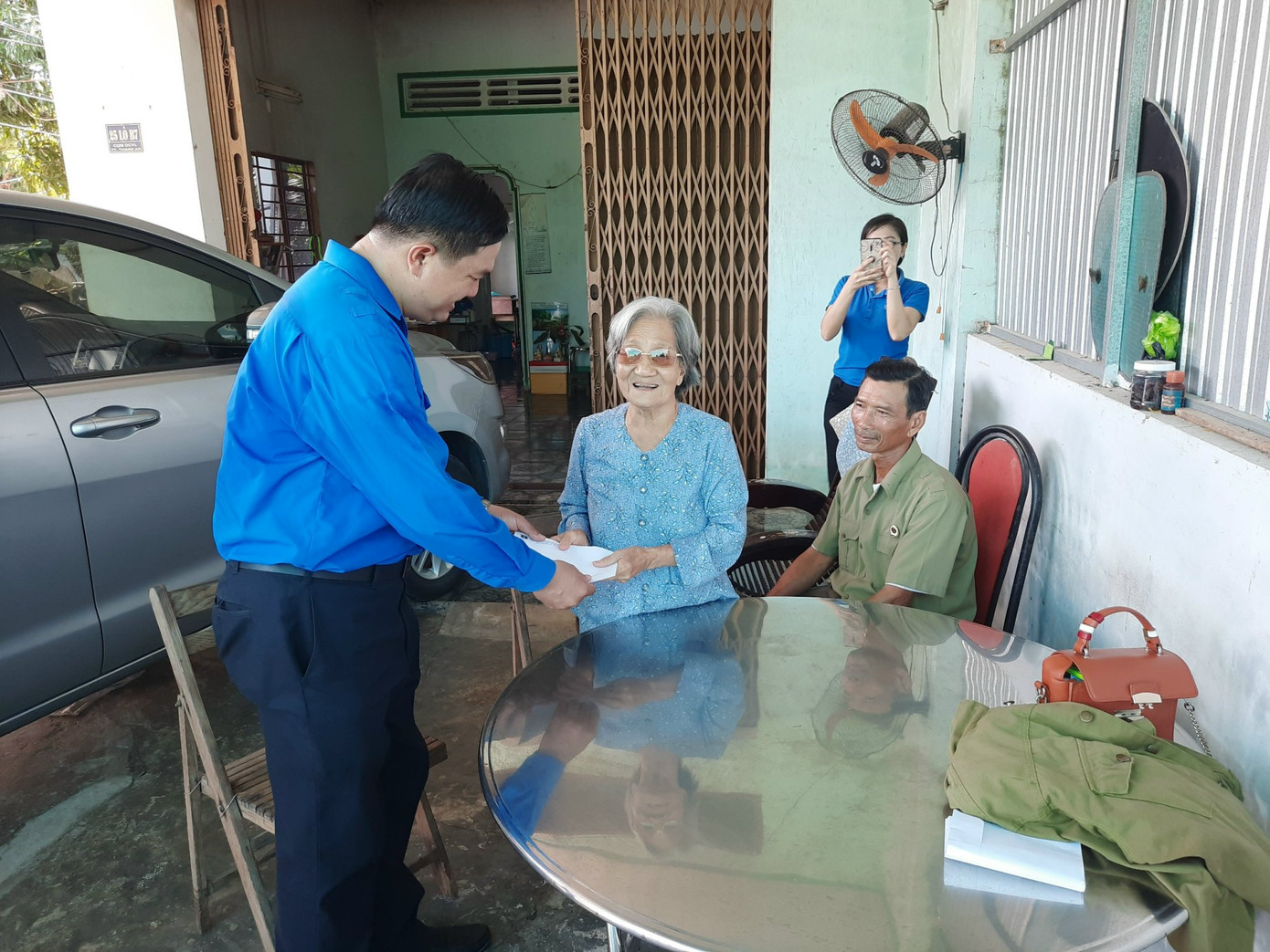 Khám bệnh cho người dân vùng sâu TP Cần Thơ ảnh 11