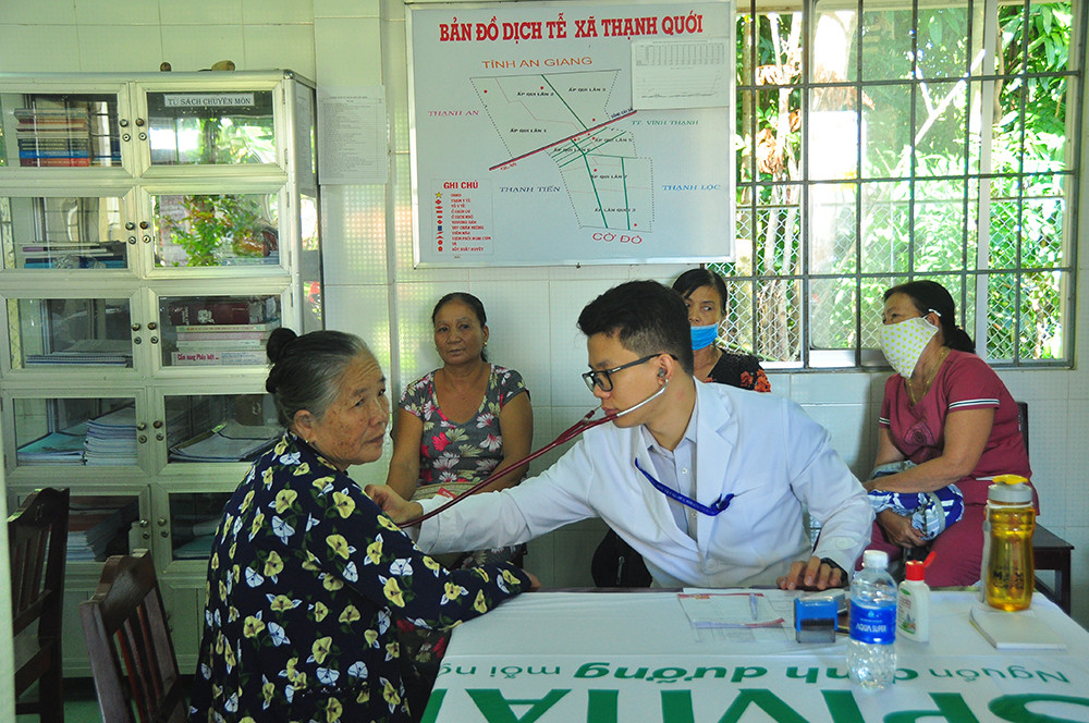 Khám bệnh cho người dân vùng sâu TP Cần Thơ ảnh 2