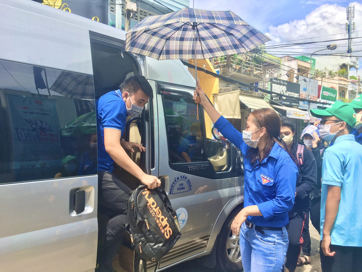 500 tình nguyện viên Cần Thơ tiếp sức 'sĩ tử' thi tốt nghiệp THPT ảnh 2