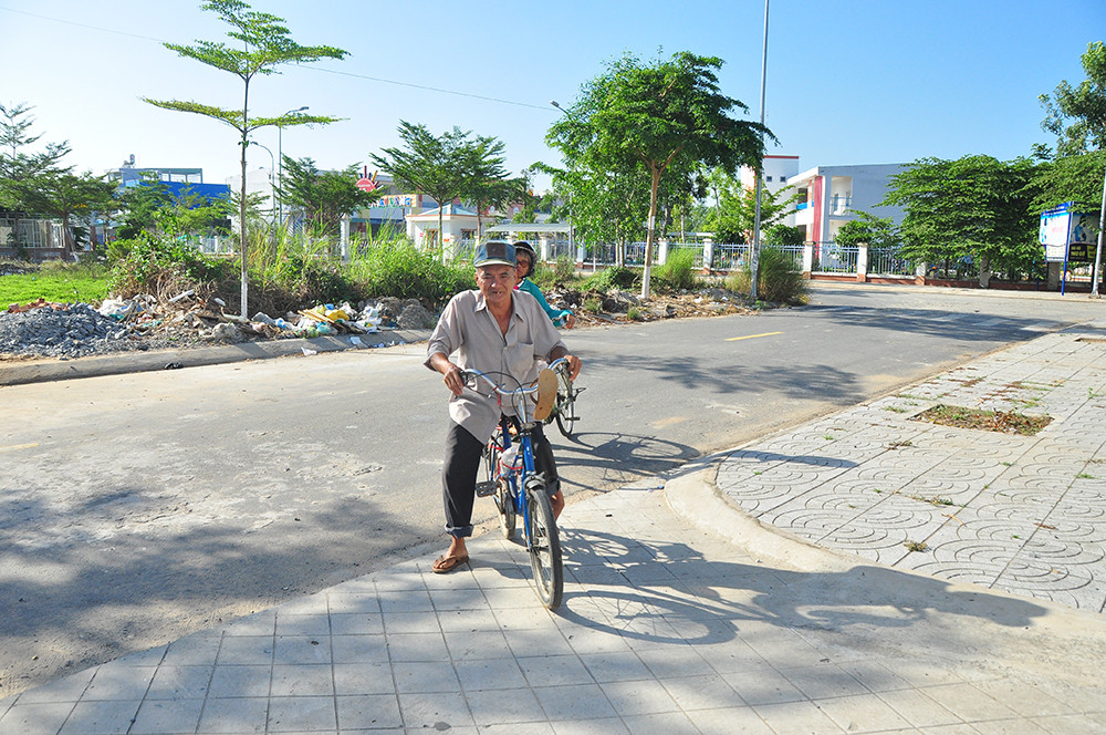 Người khuyết tật vượt hàng chục cây số để nhận quà tết ảnh 2