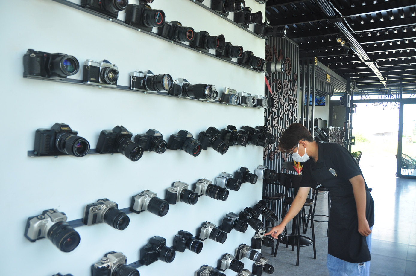 Lóa mắt với bộ sưu tập 600 máy ảnh của chàng trai ở miền Tây ảnh 15