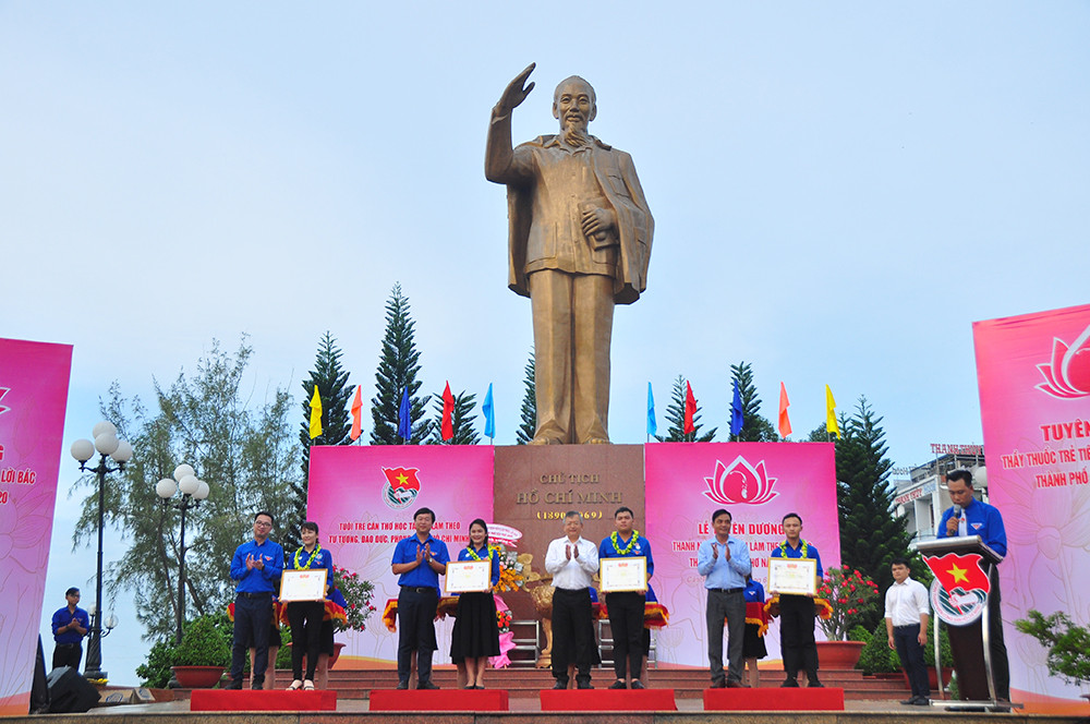 Cần Thơ tuyên dương 79 thanh niên tiên tiến làm theo lời Bác ảnh 5