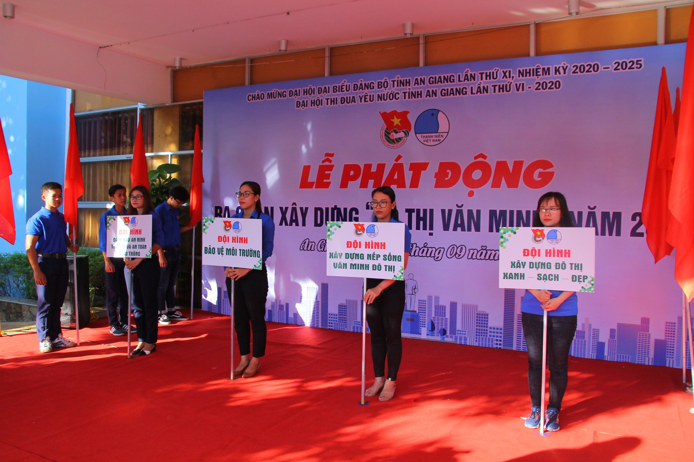 An Giang ra quân xây dựng văn minh đô thị ảnh 4