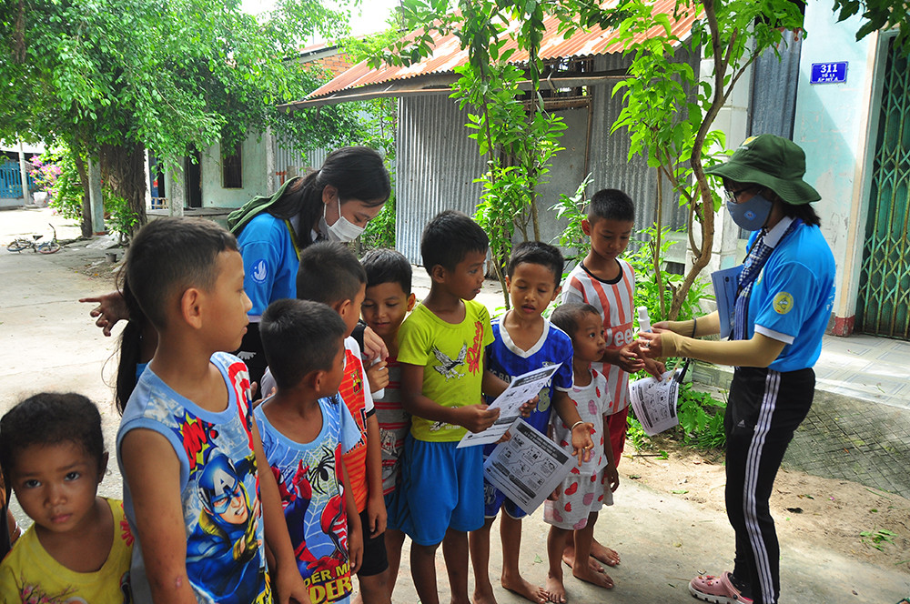 Những khoảnh khắc ấm áp của thanh niên tình nguyện ảnh 14