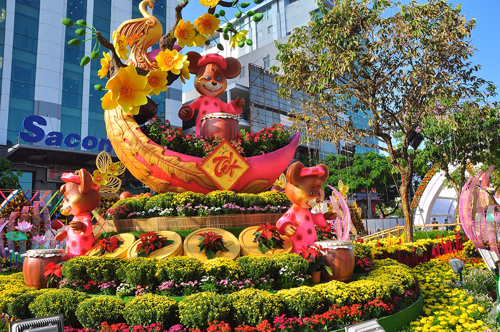 Đường hoa xuân Cần Thơ được làm từ 85 nghìn chậu phục vụ du khách ảnh 7