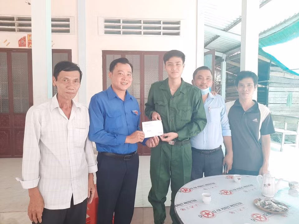 Bí thư Tỉnh đoàn Bến Tre động viên tân binh lên đường nhập ngũ ảnh 3