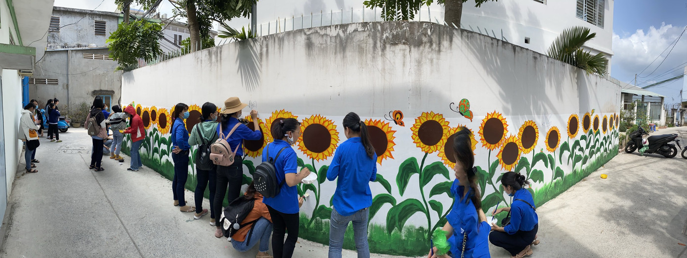 Bức tường hoa hướng dương dài 100m của các bạn trẻ Cần Thơ ảnh 4