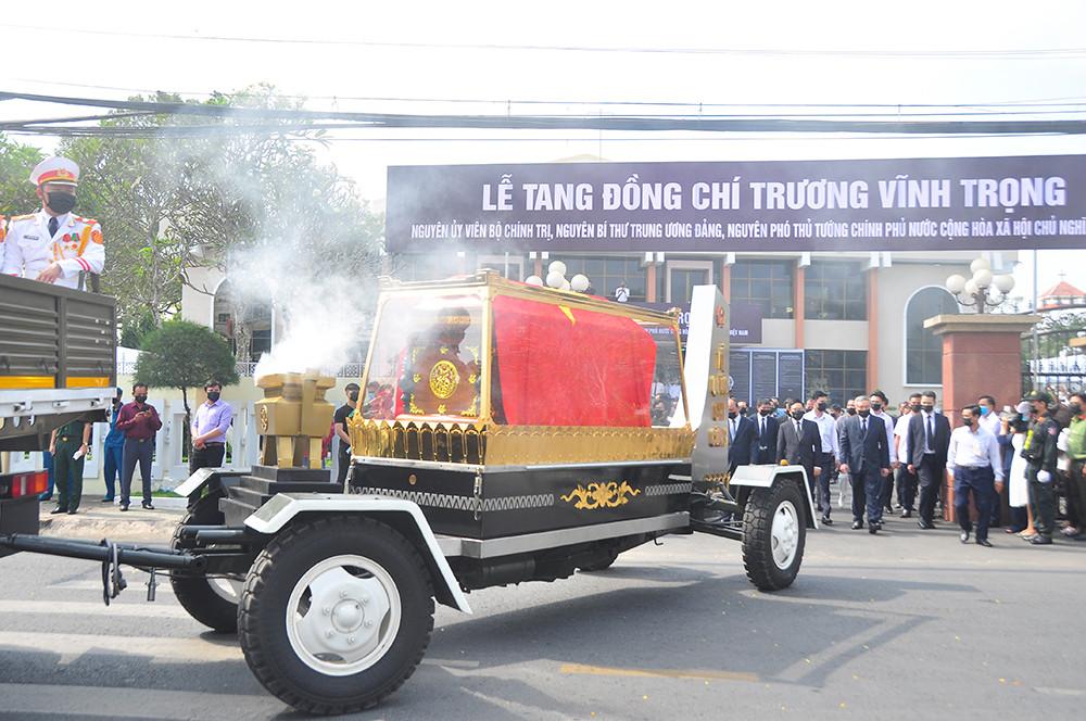 Thương tiếc tiễn đưa nguyên Phó thủ tướng Trương Vĩnh Trọng về nơi an nghỉ ảnh 17