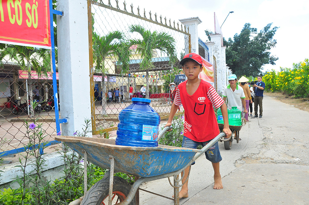 Tặng 3 hệ thống máy lọc nước nhiễm mặn Makano tại Cà Mau, Kiên Giang ảnh 12