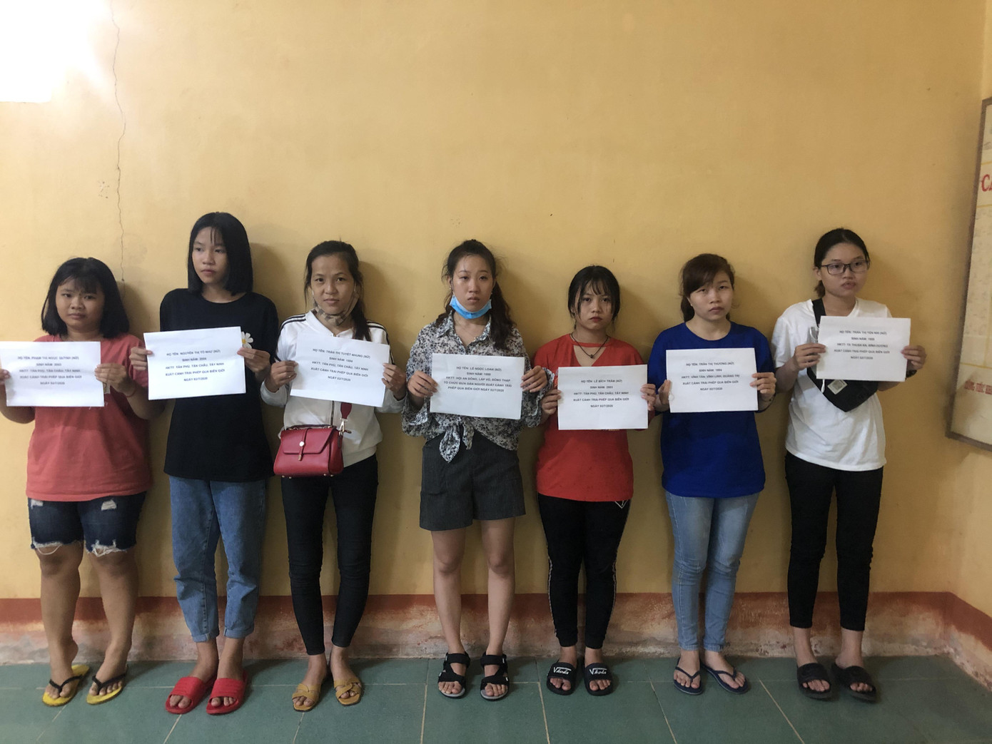 Chiến sỹ biên phòng trắng đêm phòng dịch nơi cửa ngõ biên cương ảnh 20