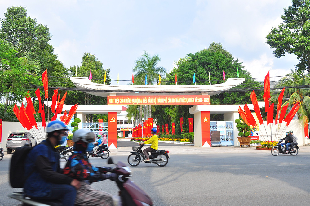 Sóc Trăng rực rỡ cờ hoa chào mừng Đại hội Đảng bộ ảnh 7