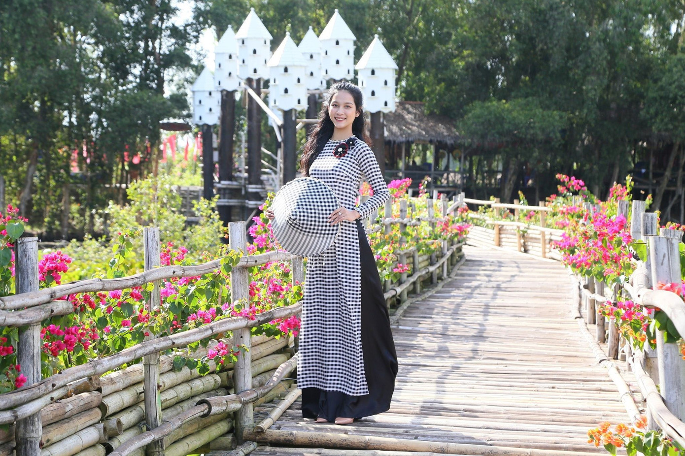 Tân Hoa khôi Sinh viên Việt Nam duyên dáng trong tà áo dài đón xuân ​ ảnh 3