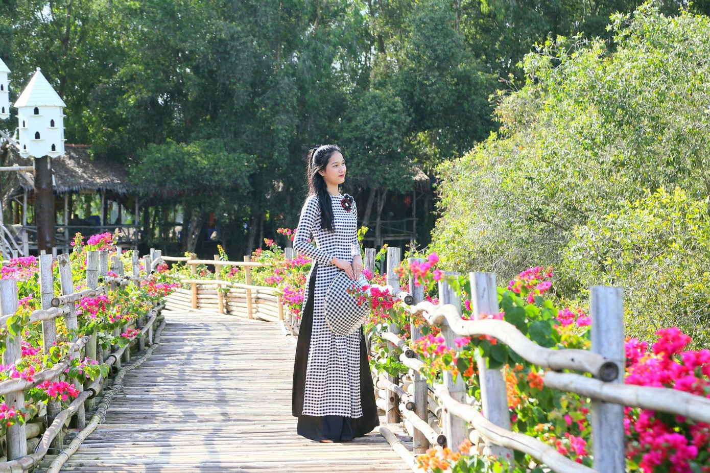 Tân Hoa khôi Sinh viên Việt Nam duyên dáng trong tà áo dài đón xuân ​ ảnh 4