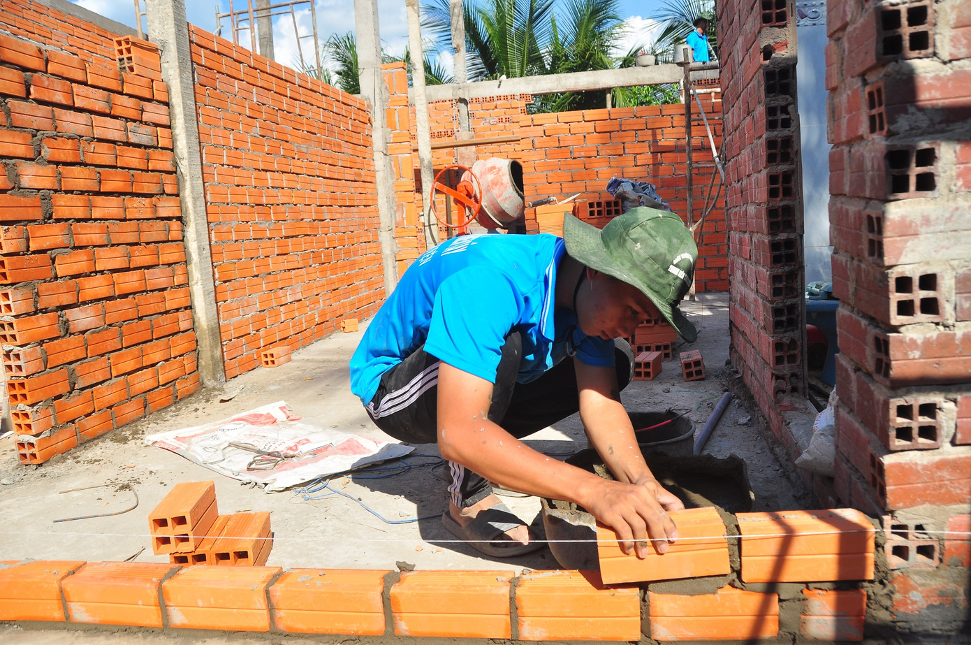 Cụm đồng bằng sông Tiền làm mới, sửa chữa trên 500 km đường nông thôn ảnh 2