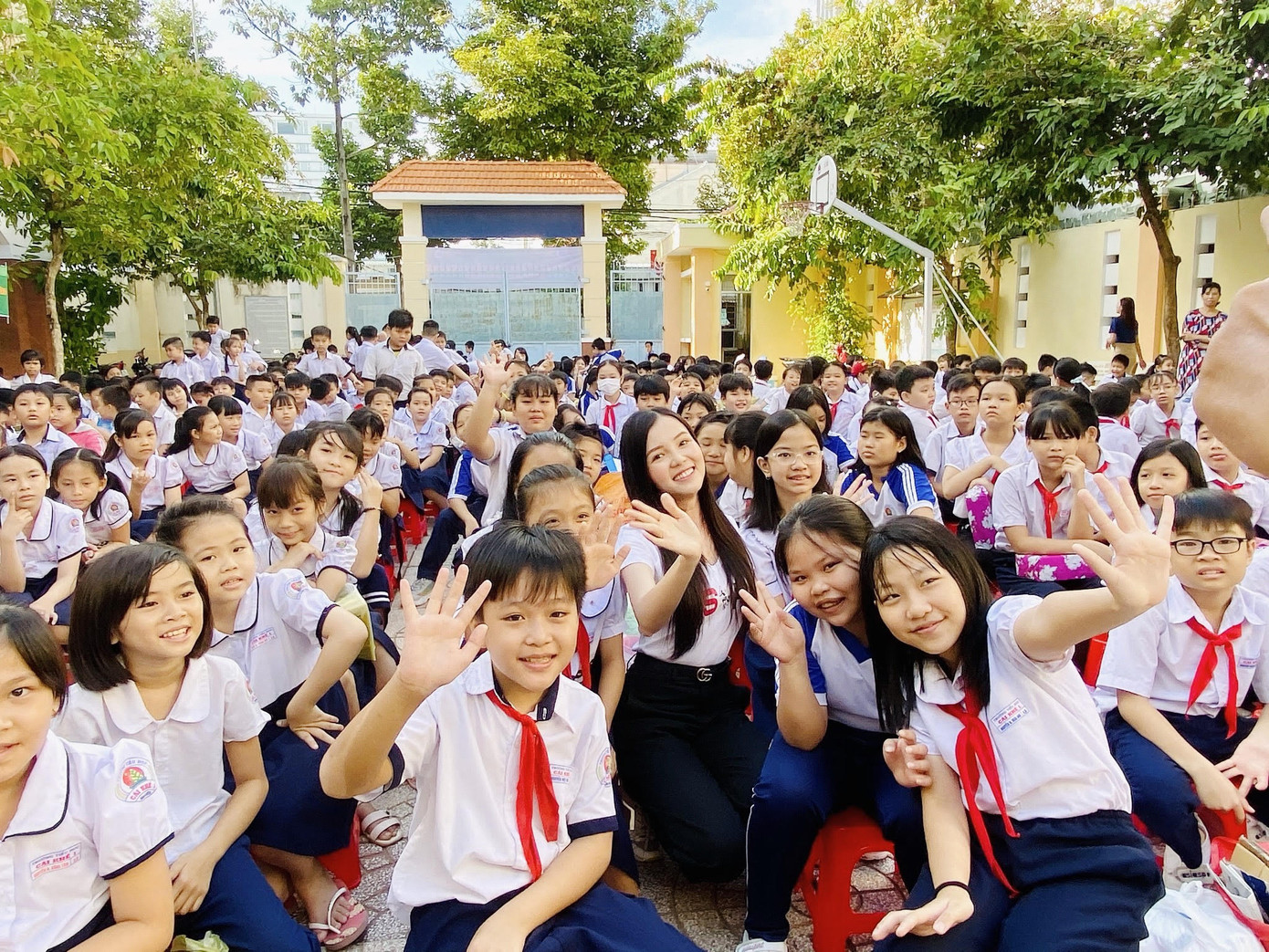 Hoa khôi Huỳnh Thúy Vi đồng hành với thiếu nhi bảo vệ môi trường ảnh 3