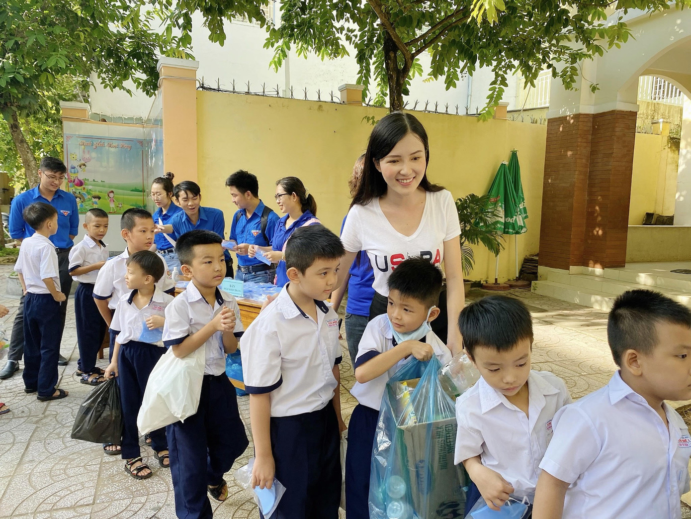 Hoa khôi Huỳnh Thúy Vi đồng hành với thiếu nhi bảo vệ môi trường ảnh 10