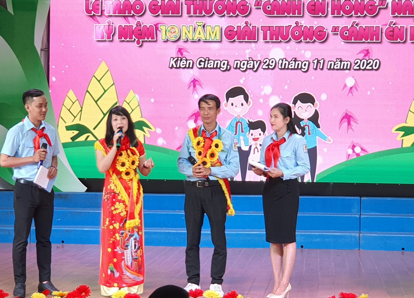 Tuyên dương những 'Cánh én hồng' vì học sinh thân yêu ảnh 4