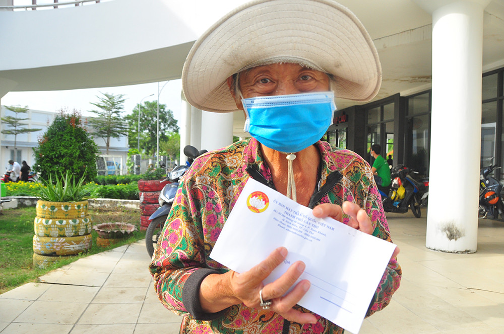 Trao quà Tết cho tiểu thương chợ nổi Cái Răng ảnh 5