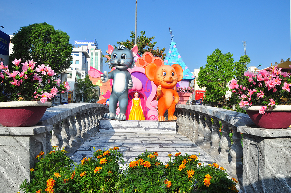 Đường hoa xuân Cần Thơ được làm từ 85 nghìn chậu phục vụ du khách ảnh 15