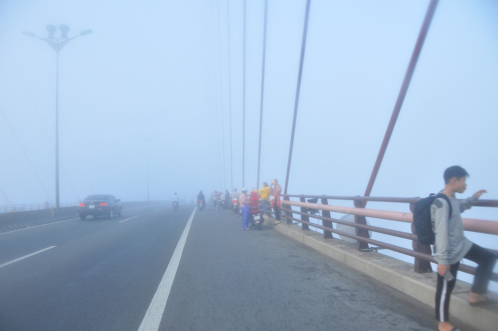 Sương mù xuất hiện dày đặc ngày đầu năm ở Cần Thơ ảnh 8