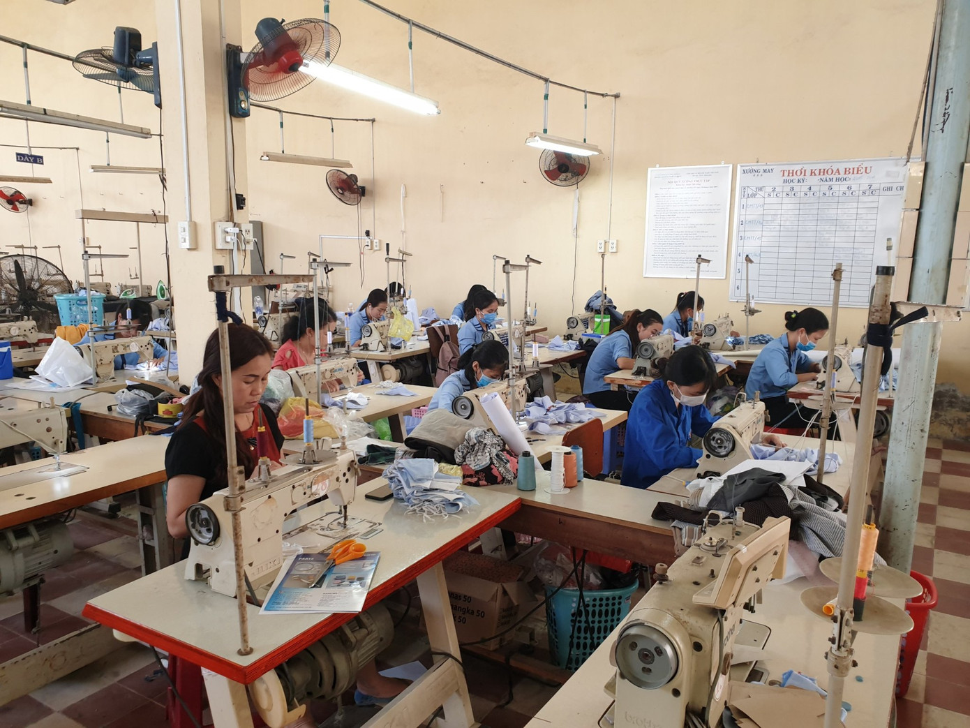 An Giang: May 5000 khẩu trang tặng sinh viên và người dân ảnh 2