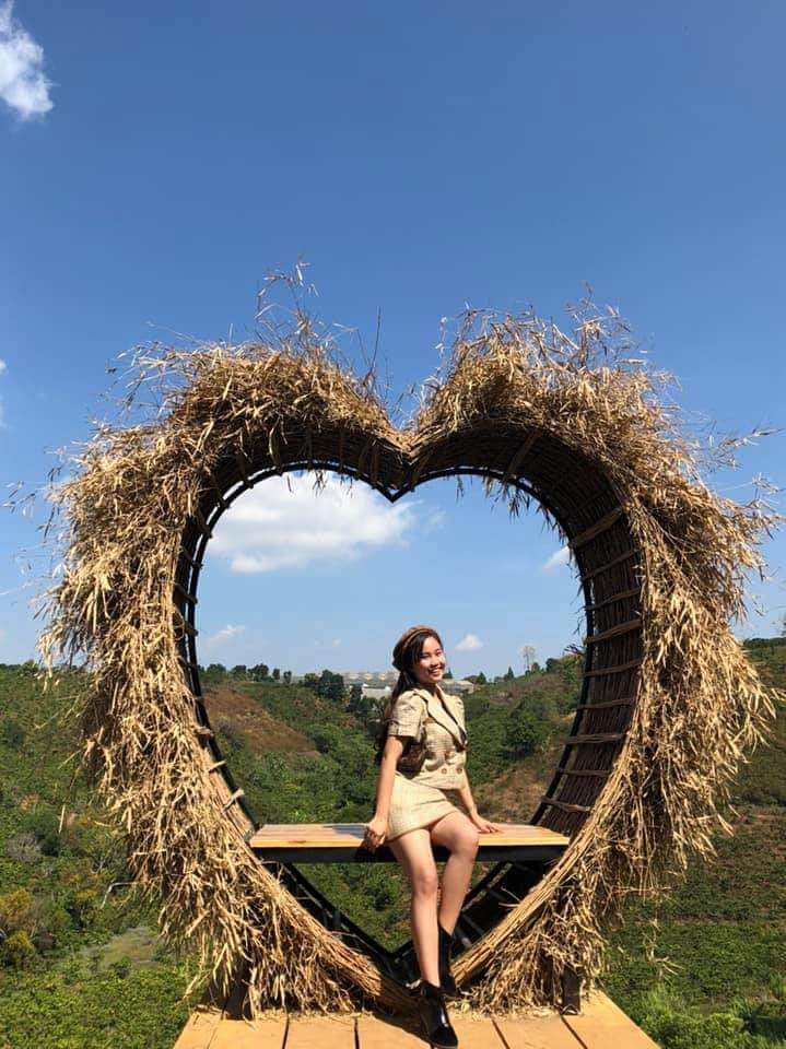 Vẻ đẹp tỏa sáng của nữ sinh 19 tuổi vùng sông nước ảnh 4