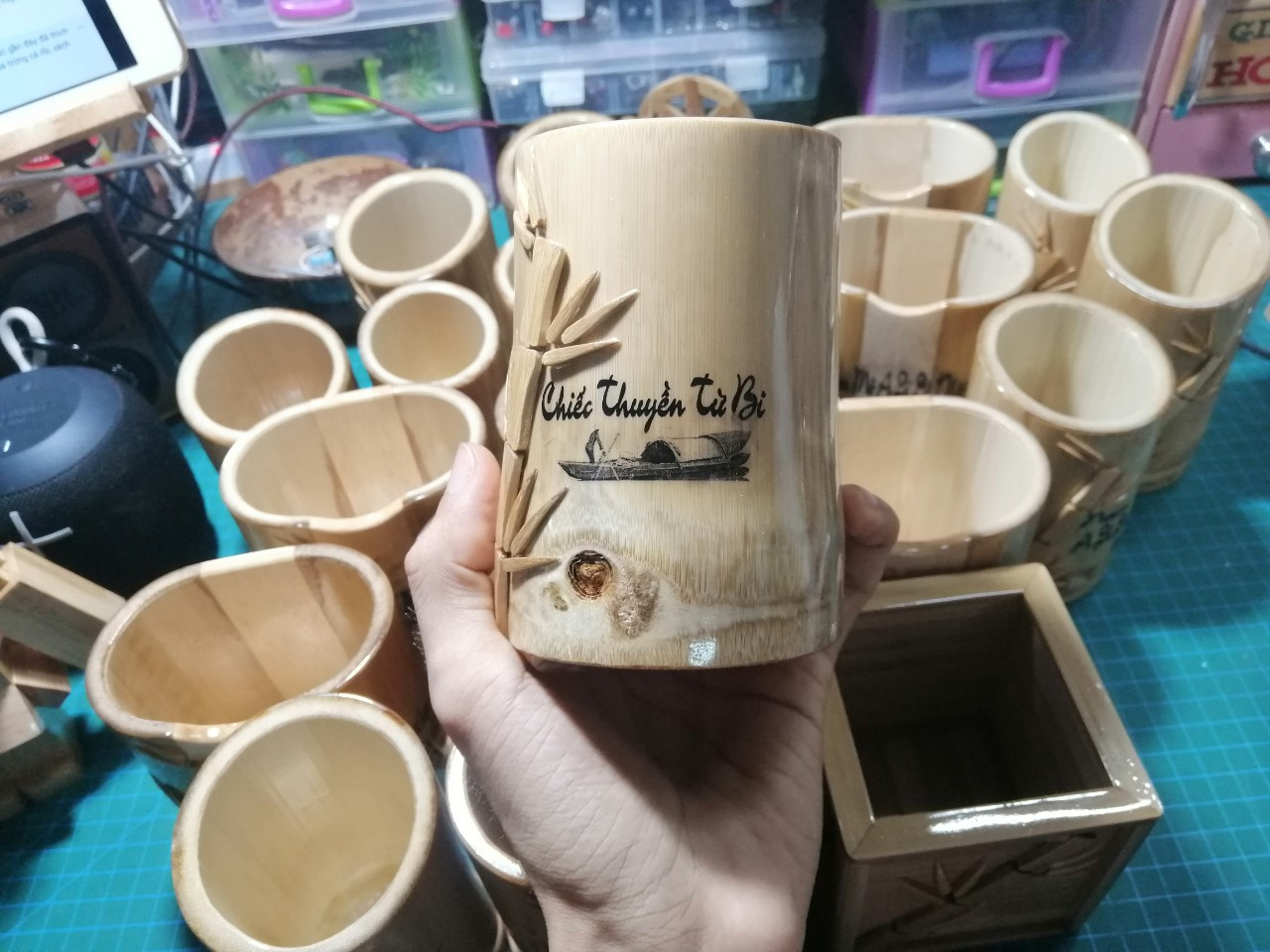 Tác phẩm nghệ thuật từ tre qua bàn tay khéo léo của chàng trai khuyết tật ảnh 13