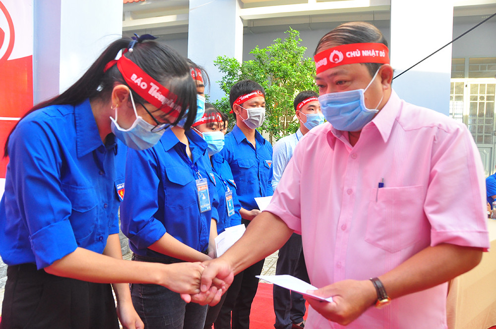 Hàng trăm bạn trẻ tham gia hiến máu tại trường ĐH Đồng Tháp ảnh 10